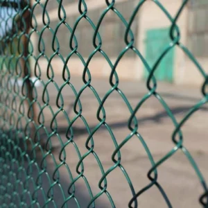 Забор из сетки рабица с одной протяжкой из арматуры, высота 1,5 м